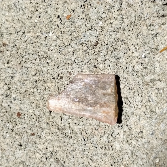 🦋🏵️🦋Tigers Eye, Pink Tourmaline, and Natural Clear Quartz Crystal - Picture 6 of 9